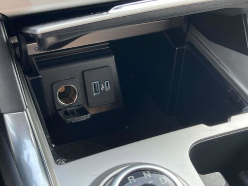 Used 2022 Ford Explorer XLT w/ Equipment Group 202A image 14