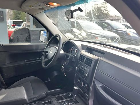 Used 2009 Jeep Liberty Sport image 12