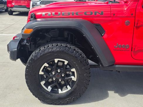 Used 2025 Jeep Wrangler Unlimited Rubicon AWD/4WD image 9