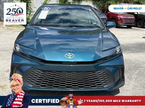 Used 2025 Toyota Camry SE FWD image 3