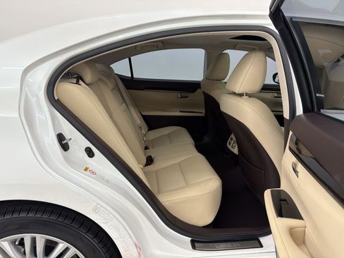Used 2016 Lexus ES 350 w/ Premium Package w/Wood Trim FWD image 35