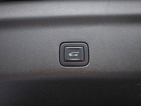 Used 2022 Chevrolet Tahoe Premier AWD/4WD image 34