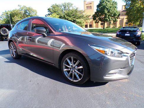 Used 2018 MAZDA MAZDA3 Touring FWD image 5