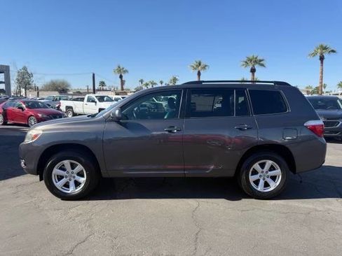 Used 2010 Toyota Highlander Base 4dr SUV image 8
