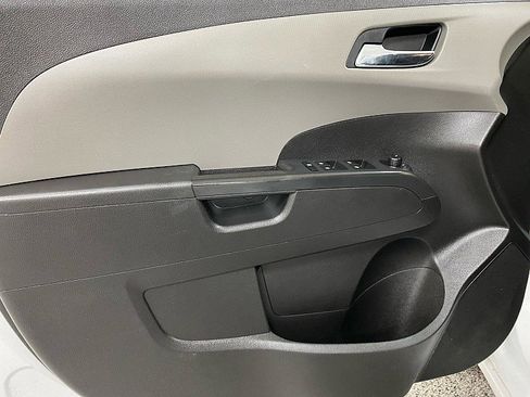 Used 2013 Chevrolet Sonic LT image 9
