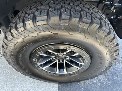 Used 2025 Jeep Wrangler Unlimited Rubicon AWD/4WD image 6