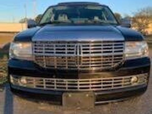 Used 2010 Lincoln Navigator L 4WD image 5