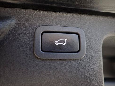 Used 2019 Land Rover Discovery Sport HSE AWD/4WD image 9