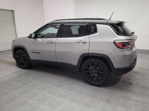 Used 2022 Jeep Compass Latitude w/ Convenience Group FWD image 3