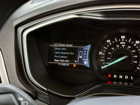 Used 2019 Ford Fusion SE FWD image 28