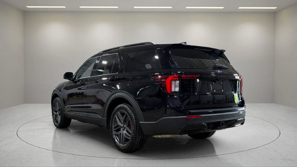 Used 2026 Ford Explorer ST-Line w/ ST-Line Street Pack AWD/4WD image 13