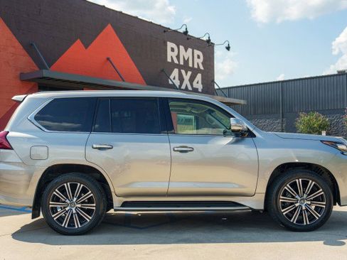 Used 2018 Lexus LX 570 4WD image 4