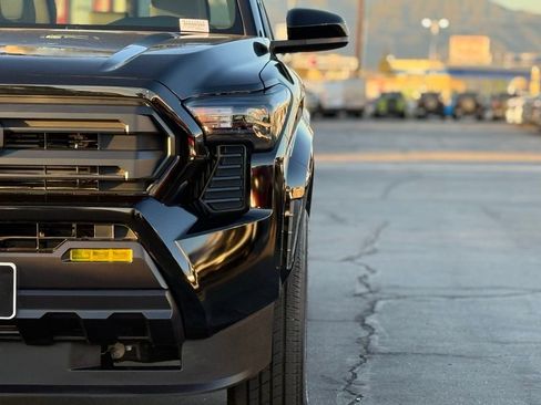 Used 2025 Toyota Tacoma SR5 image 4