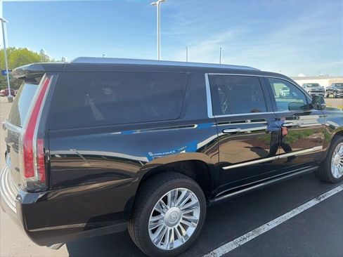 Used 2017 Cadillac Escalade ESV Platinum AWD/4WD image 3