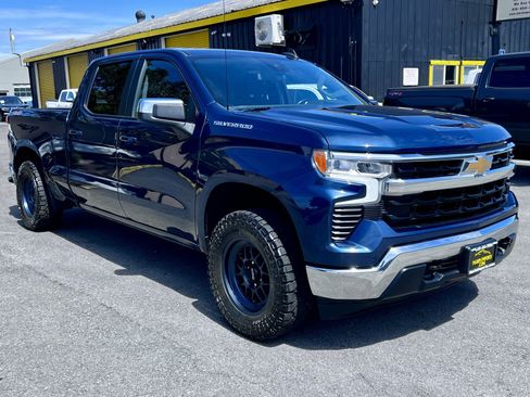 Used 2022 Chevrolet Silverado 1500 LT AWD/4WD image 4