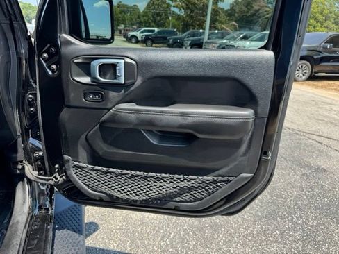 Used 2021 Jeep Wrangler Unlimited Sahara w/ Cold Weather Group AWD/4WD image 10