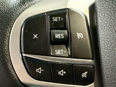 Used 2022 Ford Explorer XLT image 10