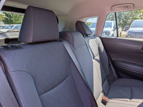 Used 2022 Toyota Corolla Cross LE FWD image 32