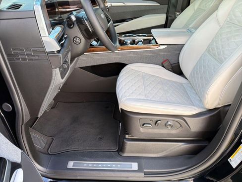 Certified 2025 Cadillac Escalade Sport Platinum image 5