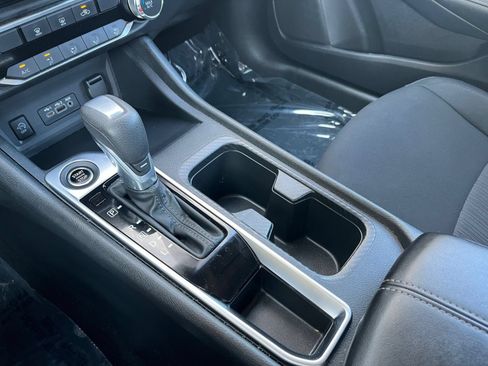 Used 2025 Nissan Sentra SV FWD image 41