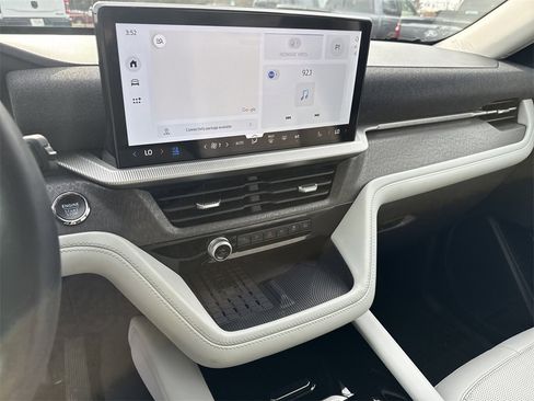 Used 2025 Ford Explorer Platinum w/ LUX Leather Package image 28