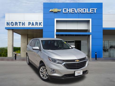 Used 2018 Chevrolet Equinox LT FWD image 1