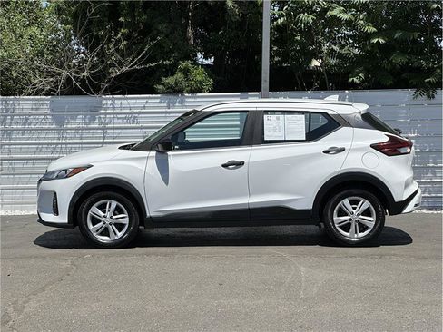 Used 2021 Nissan Kicks S FWD image 13