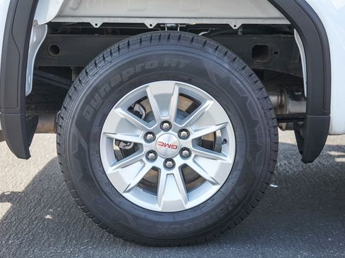 Used 2024 GMC Sierra 1500 SLE image 10