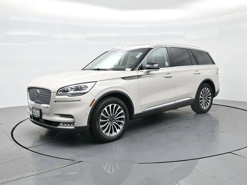 Used 2023 Lincoln Aviator Reserve w/ Equipment Group 201A image 2