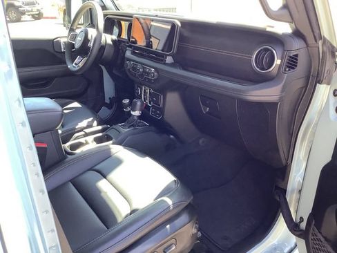 Used 2024 Jeep Wrangler Unlimited Sahara w/ Technology Group AWD/4WD image 39