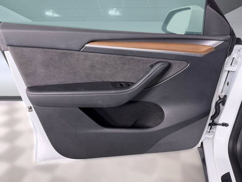 Used 2023 Tesla Model Y Long Range image 21