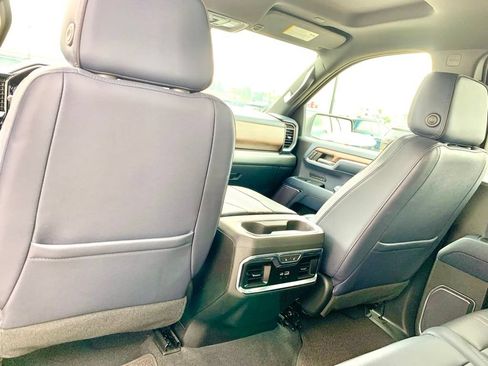 Used 2023 Chevrolet Silverado 1500 High Country w/ Technology Package AWD/4WD image 15