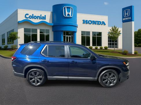 Used 2025 Honda Pilot Sport image 7