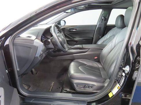Used 2021 Toyota Avalon XLE w/ Moonroof Package FWD image 16