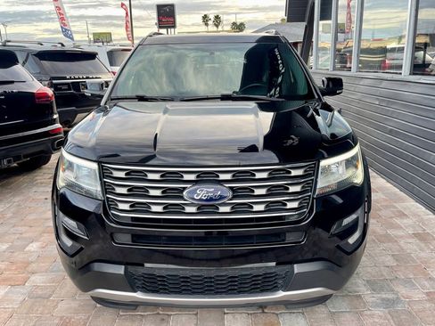 Used 2017 Ford Explorer XLT w/ Equipment Group 201A image 4