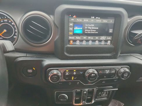 Used 2022 Jeep Gladiator Willys image 10