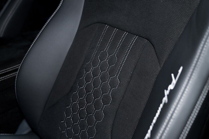 Used 2023 Lamborghini Urus Performante AWD/4WD image 16