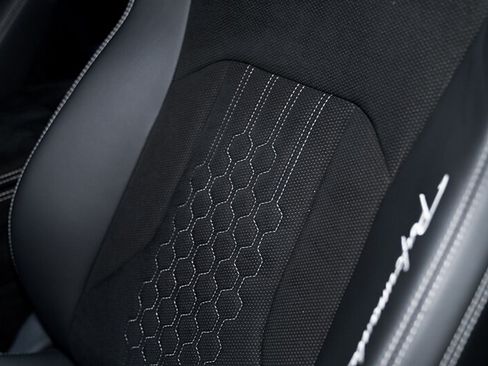 Used 2023 Lamborghini Urus Performante AWD/4WD image 16