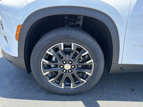 New 2026 Chevrolet Traverse LT w/ Sun and Wheel Package FWD image 11