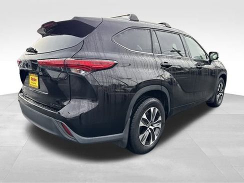 Used 2022 Toyota Highlander XLE image 10