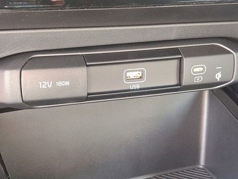 New 2025 Kia Niro EX image 19