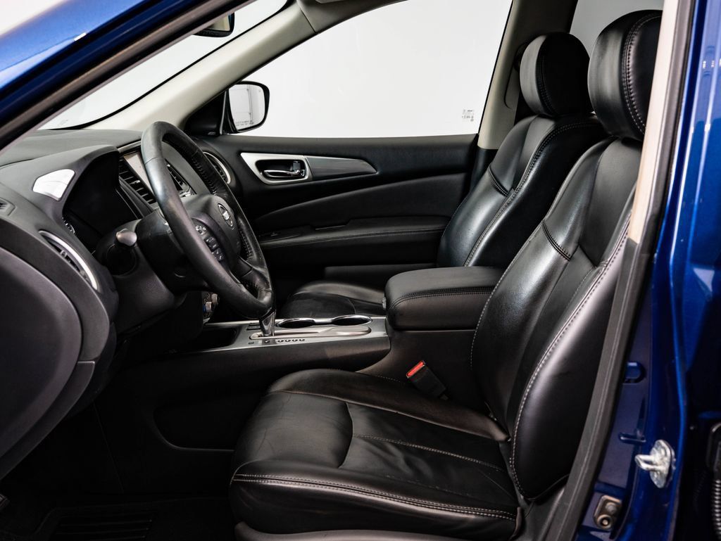 Used 2018 Nissan Pathfinder SL FWD image 23
