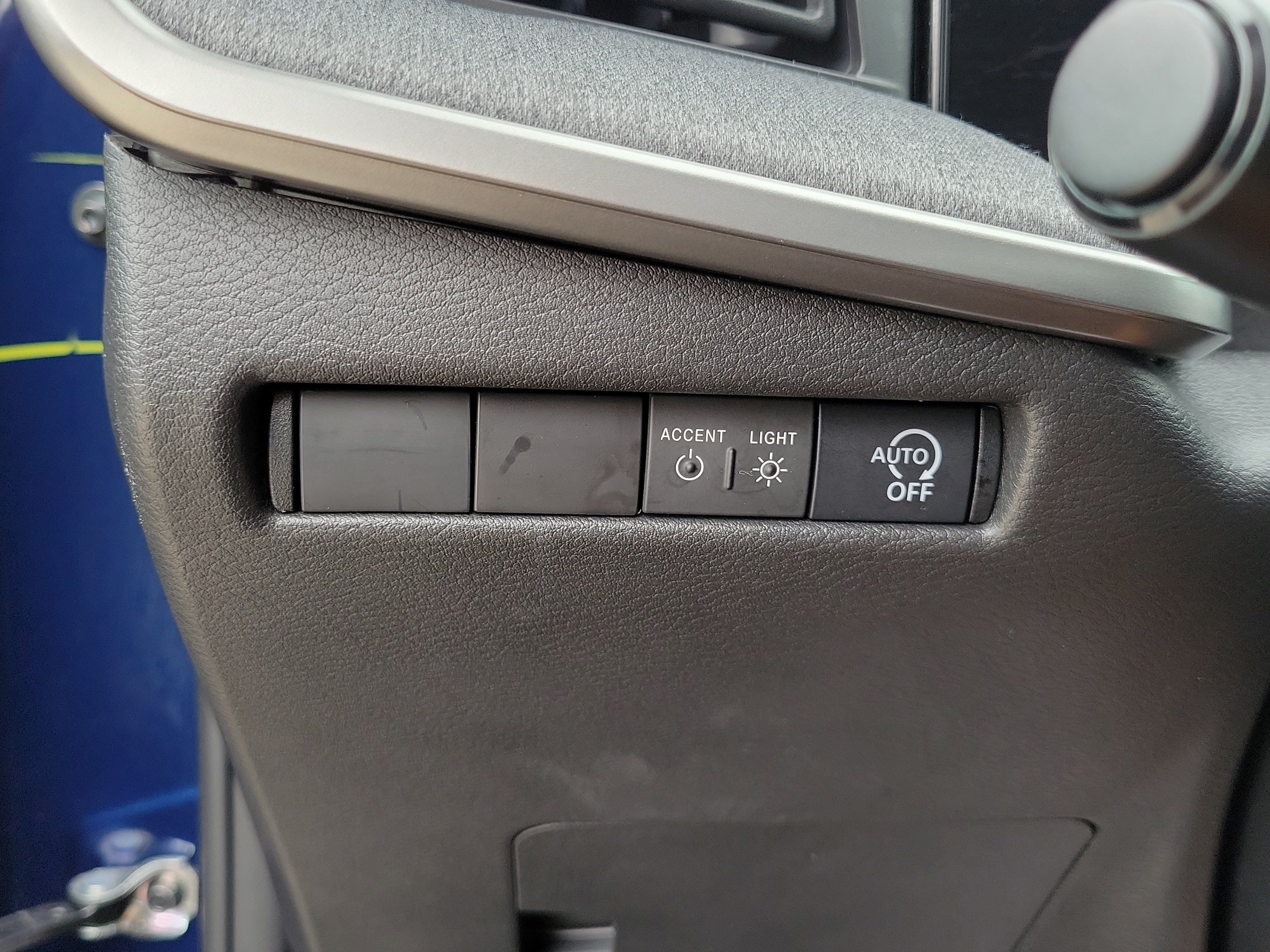 Certified 2025 Nissan Kicks SV w/ SV Premium Package FWD image 28