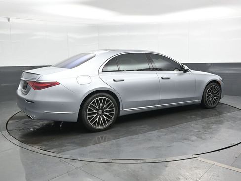Used 2022 Mercedes-Benz S 580 4MATIC Sedan image 2