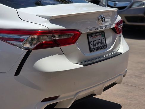 Used 2019 Toyota Camry SE w/ Carpet Mat Package FWD image 10