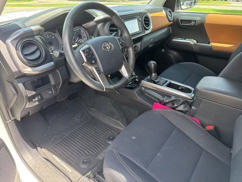 Used 2019 Toyota Tacoma SR5 AWD/4WD image 24