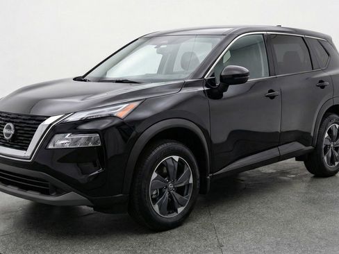 Used 2025 Nissan Rogue SV image 3