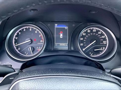 Used 2024 Toyota Camry SE image 20