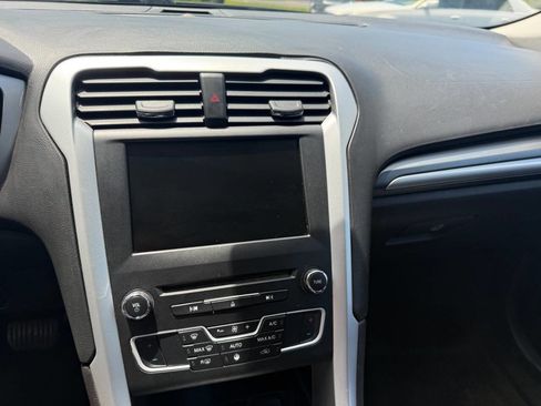 Used 2016 Ford Fusion SE FWD image 7