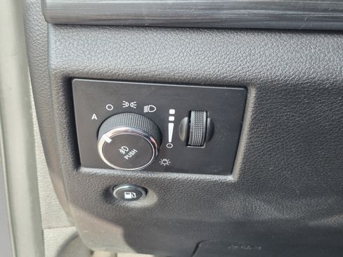 Used 2019 Jeep Grand Cherokee Altitude RWD image 30